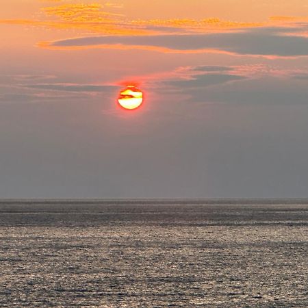 Villa Blue Bay Добра вода Екстериор снимка