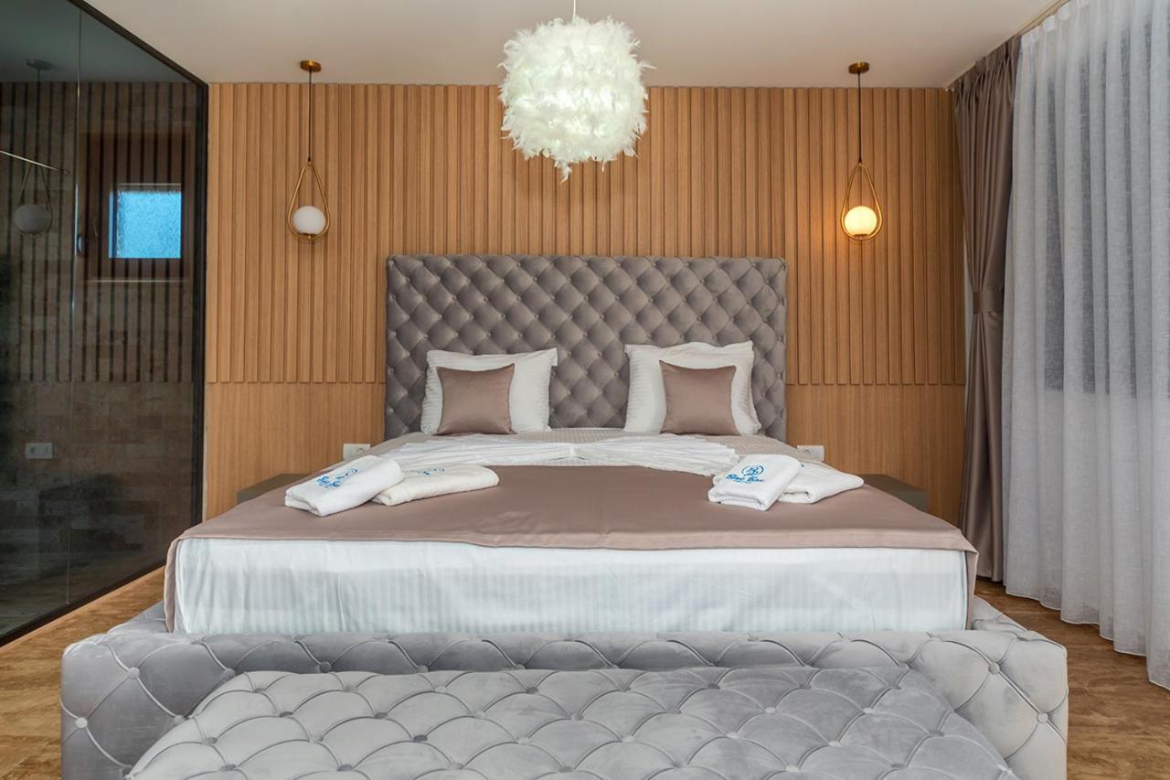 Villa Blue Bay Добра вода Екстериор снимка