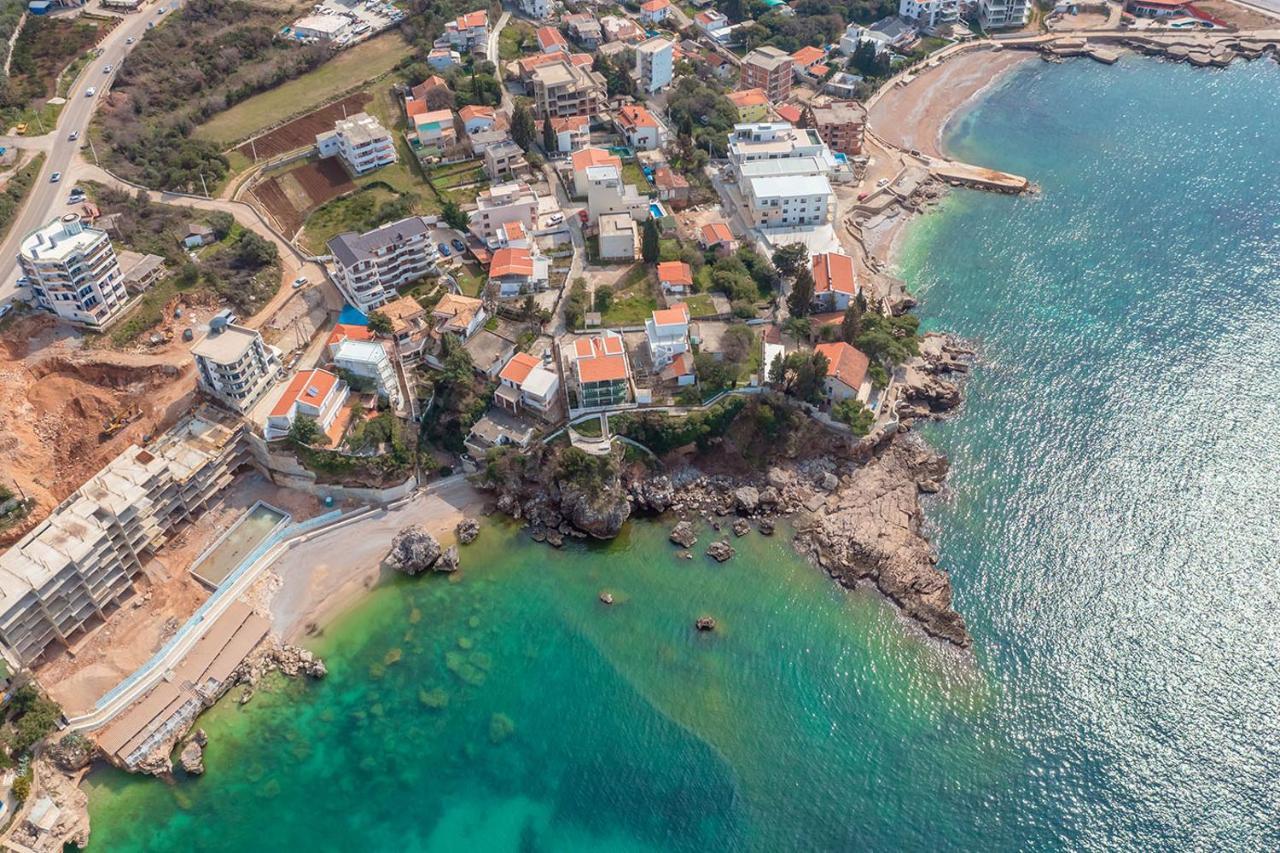 Villa Blue Bay Добра вода Екстериор снимка