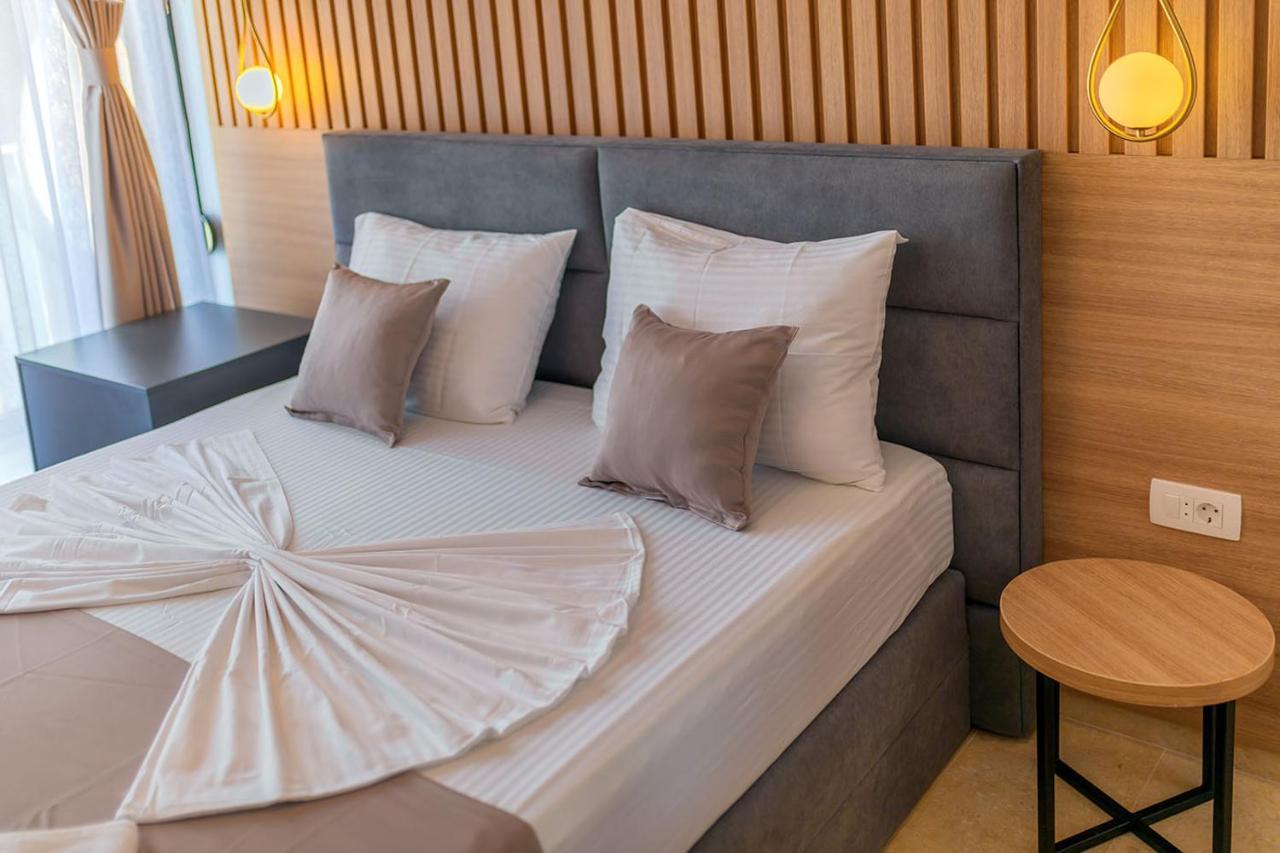 Villa Blue Bay Добра вода Екстериор снимка