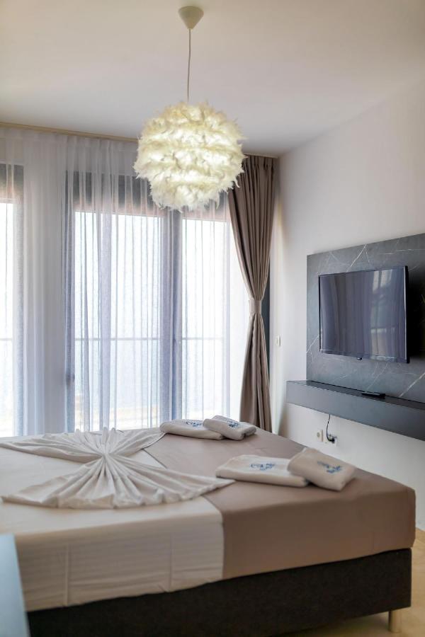 Villa Blue Bay Добра вода Екстериор снимка