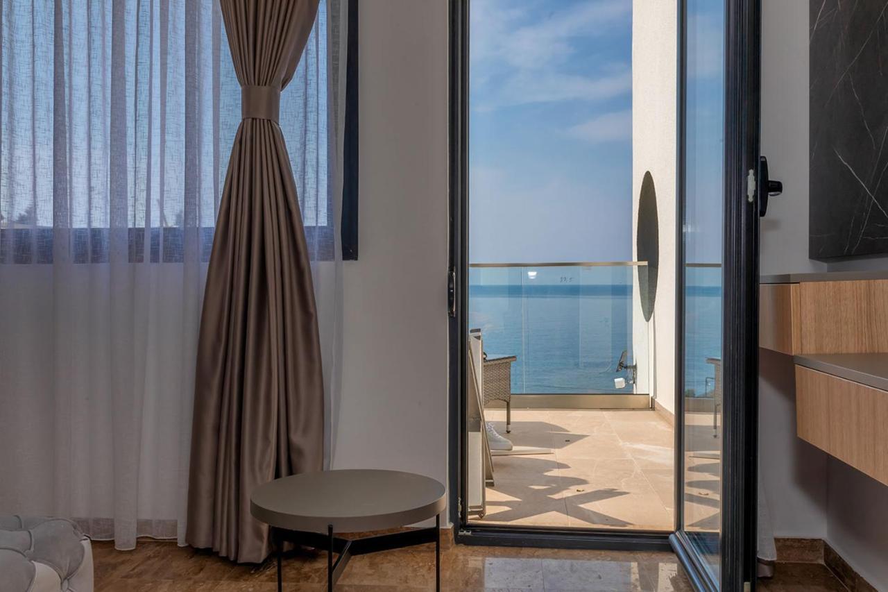 Villa Blue Bay Добра вода Екстериор снимка