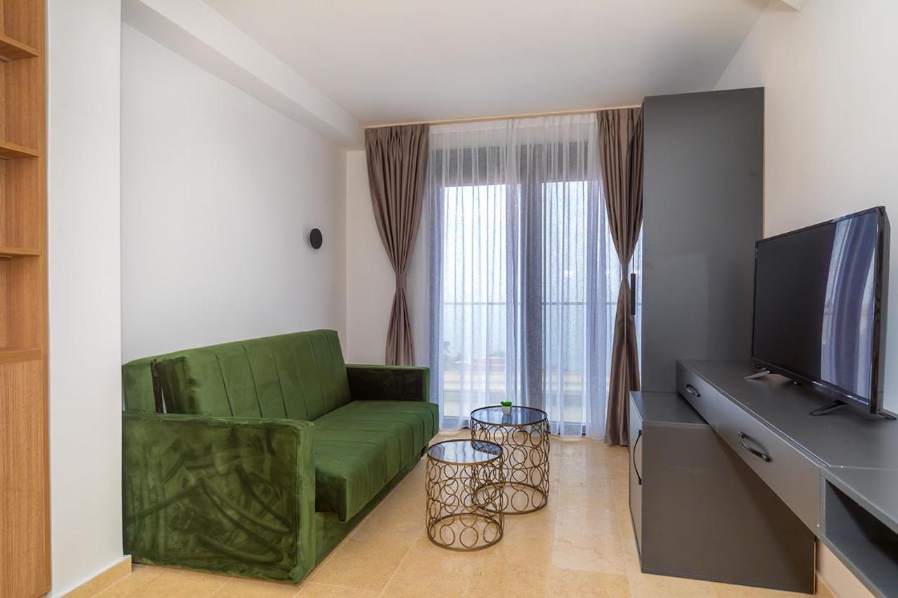 Villa Blue Bay Добра вода Екстериор снимка