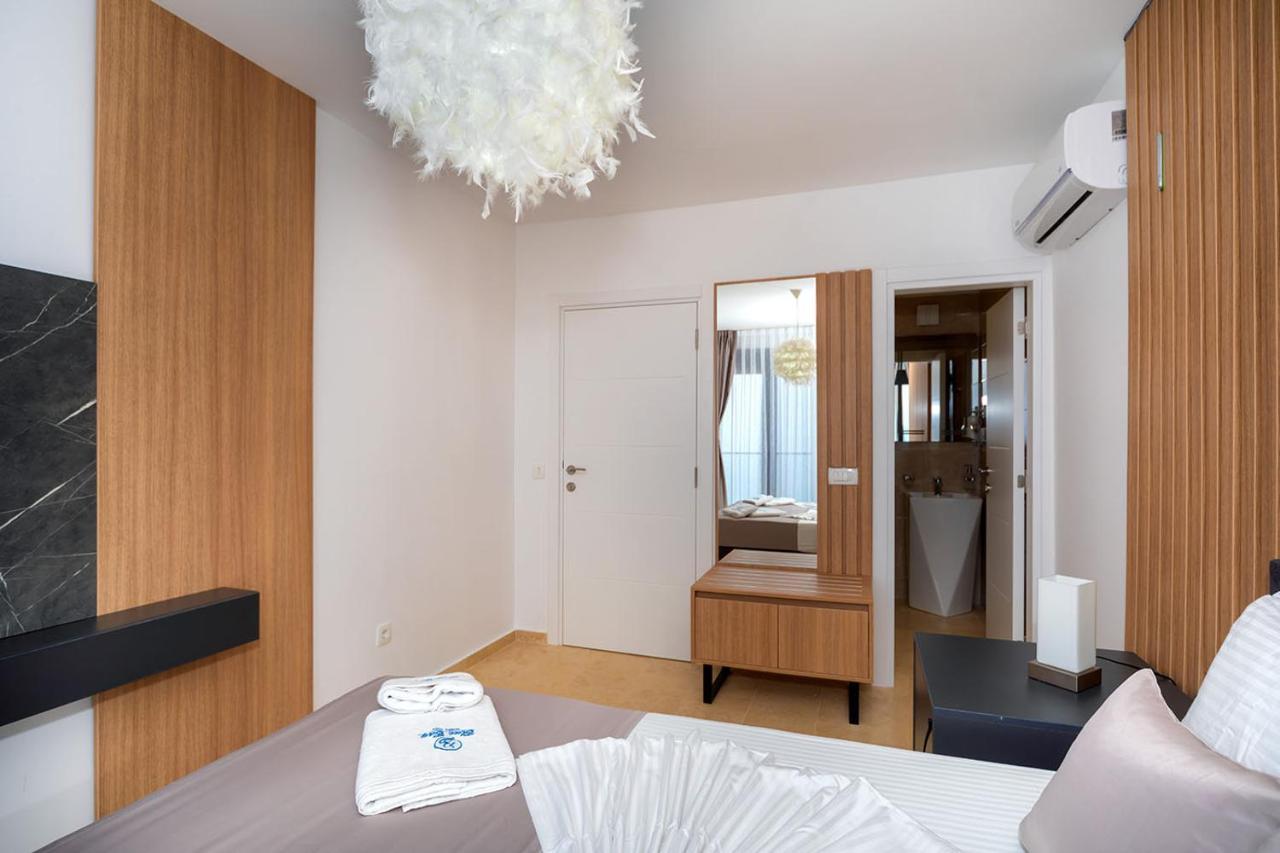 Villa Blue Bay Добра вода Екстериор снимка