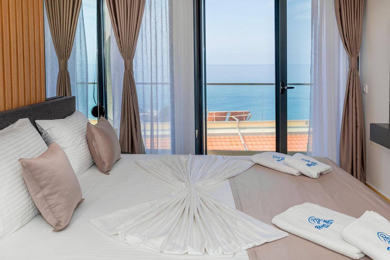 Villa Blue Bay Добра вода Екстериор снимка